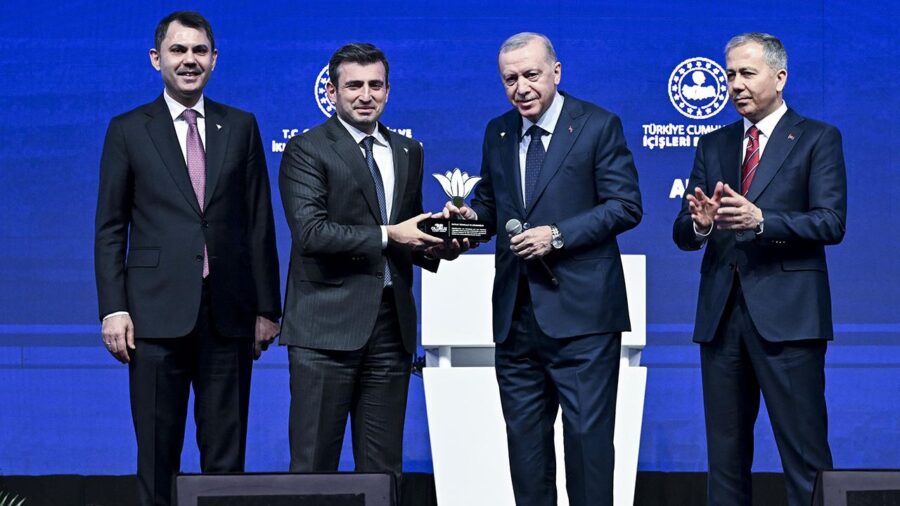 cumhurbaskani erdogan plaket aa 2329693 EMfiyf