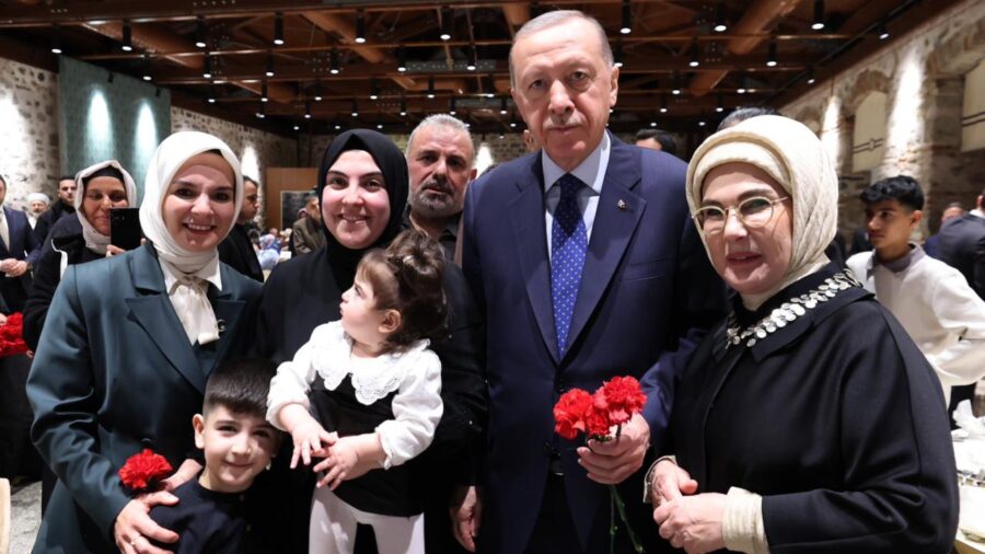 erdogan 2337959 bjy4d2